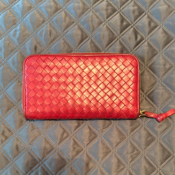 Bottega Veneta Red Woven Leather Clutch Authentic GUC w COA - Picture 3 of 9